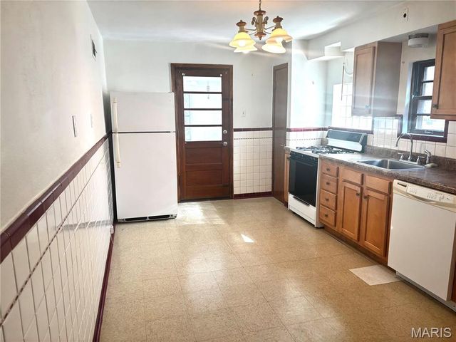 1146 Moorlands Drive, St Louis, MO 63117