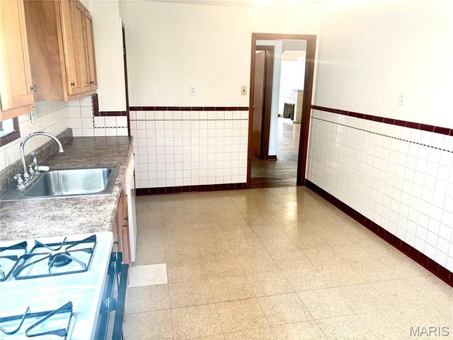 1146 Moorlands Drive, St Louis, MO 63117