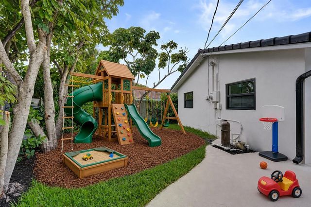5561 NE 26th Avenue, Fort Lauderdale, FL 33308