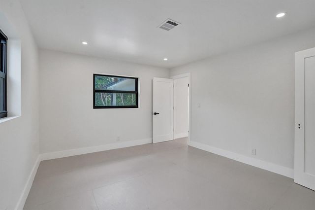 5561 NE 26th Avenue, Fort Lauderdale, FL 33308