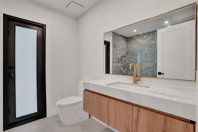 5561 NE 26th Avenue, Fort Lauderdale, FL 33308