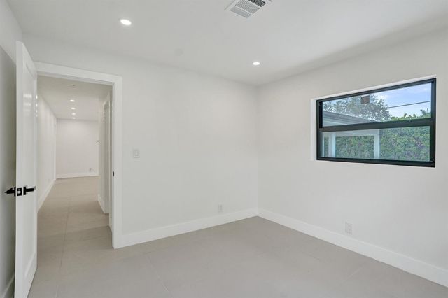 5561 NE 26th Avenue, Fort Lauderdale, FL 33308