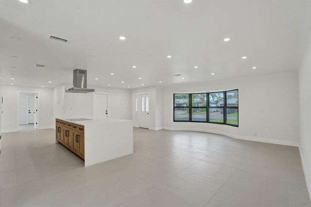 5561 NE 26th Avenue, Fort Lauderdale, FL 33308