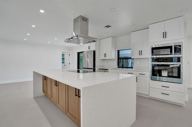 5561 NE 26th Avenue, Fort Lauderdale, FL 33308
