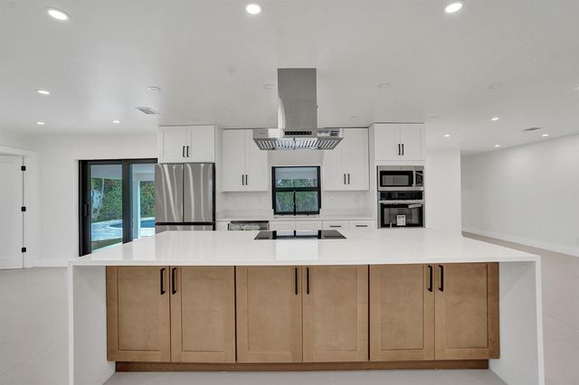 5561 NE 26th Avenue, Fort Lauderdale, FL 33308