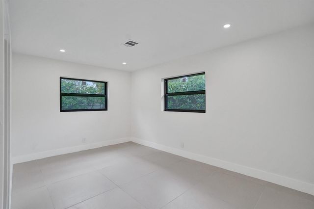 5561 NE 26th Avenue, Fort Lauderdale, FL 33308