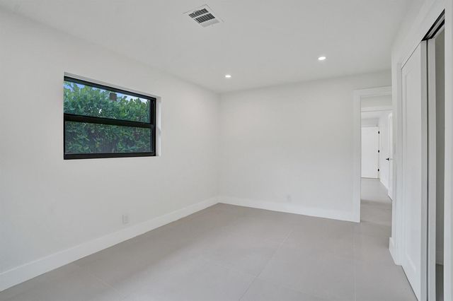 5561 NE 26th Avenue, Fort Lauderdale, FL 33308