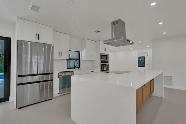 5561 NE 26th Avenue, Fort Lauderdale, FL 33308