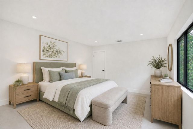 5561 NE 26th Avenue, Fort Lauderdale, FL 33308
