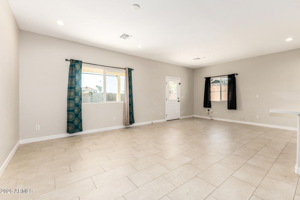 Image 4 of property listing at 10019 W MONACO Boulevard, Arizona City, AZ 85123