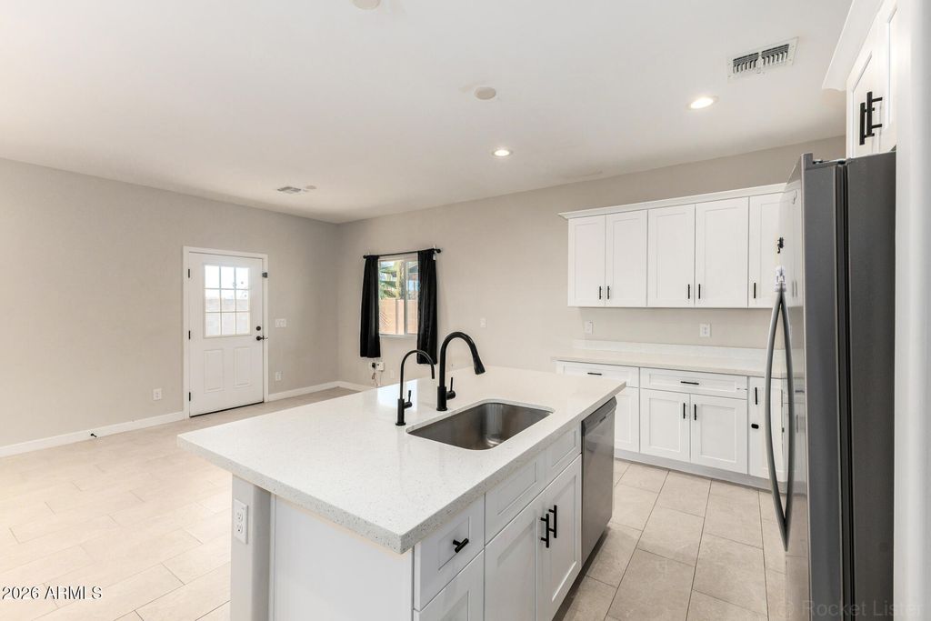 Image 7 of property listing at 10019 W MONACO Boulevard, Arizona City, AZ 85123