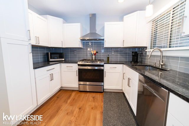 42565 Leonardo's Way, Clinton Twp, MI 48038