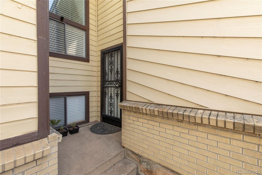 1148 S Newland Place, Lakewood, CO 80232