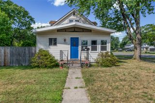 19485 Eastwood Drive, Harper Woods, MI 48225