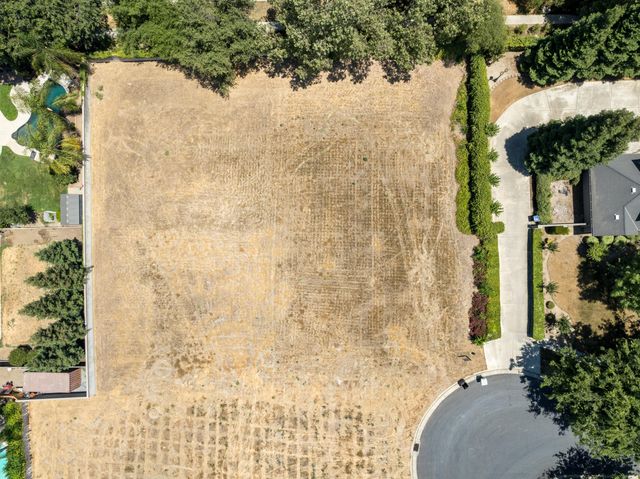 1702 S Manzanita Street, Visalia, CA 93292
