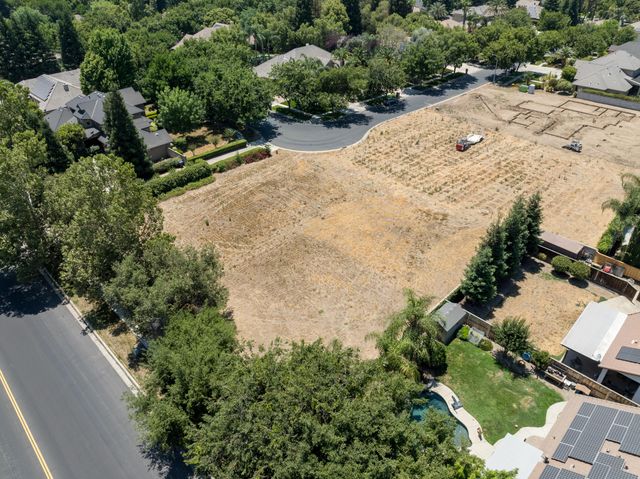 1702 S Manzanita Street, Visalia, CA 93292
