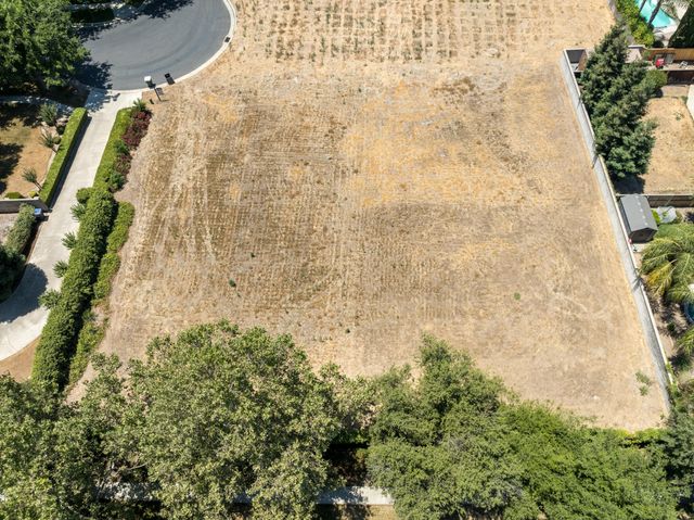 1702 S Manzanita Street, Visalia, CA 93292