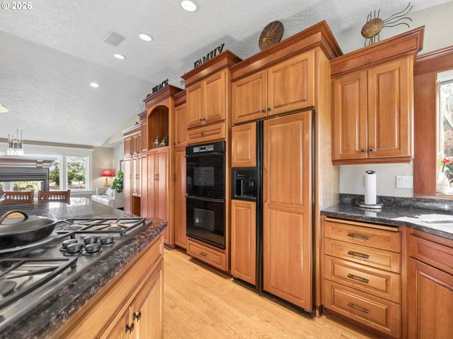 37950 Se JONSRUD Ln, Sandy, OR 97055
