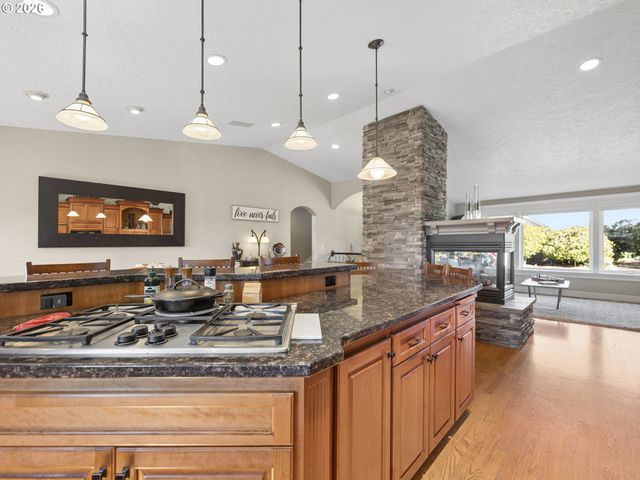 37950 Se JONSRUD Ln, Sandy, OR 97055