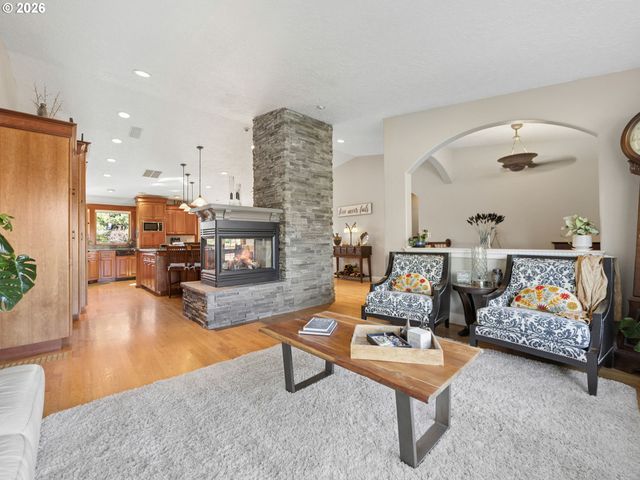 37950 Se JONSRUD Ln, Sandy, OR 97055