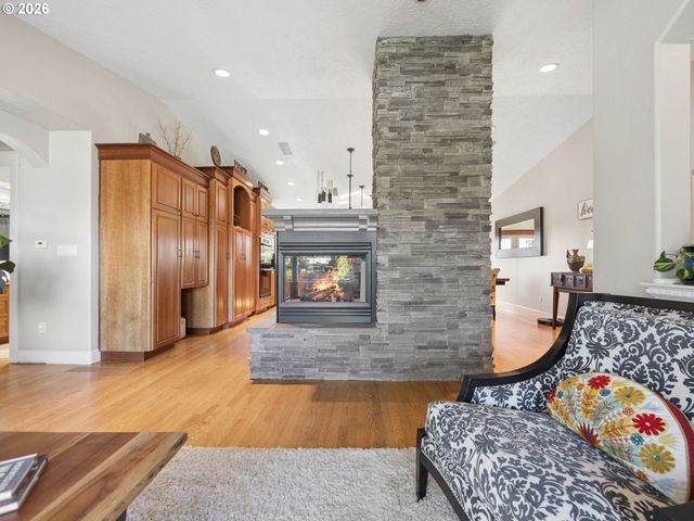 37950 Se JONSRUD Ln, Sandy, OR 97055