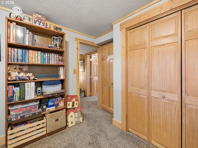 37950 Se JONSRUD Ln, Sandy, OR 97055