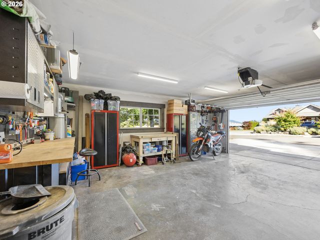 37950 Se JONSRUD Ln, Sandy, OR 97055