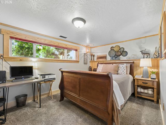 37950 Se JONSRUD Ln, Sandy, OR 97055