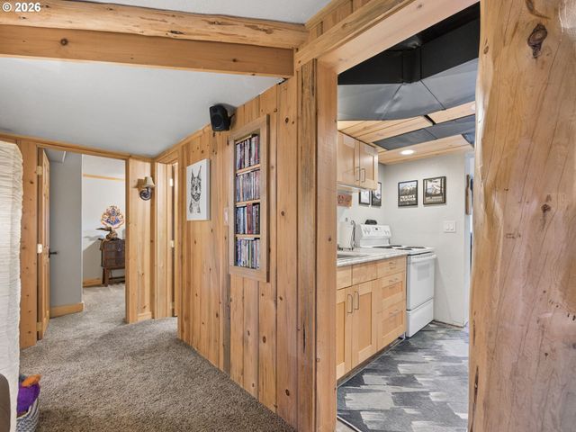 37950 Se JONSRUD Ln, Sandy, OR 97055