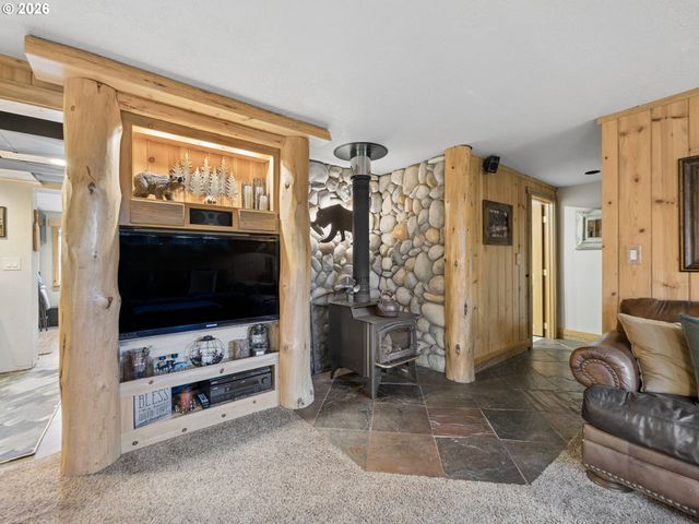 37950 Se JONSRUD Ln, Sandy, OR 97055