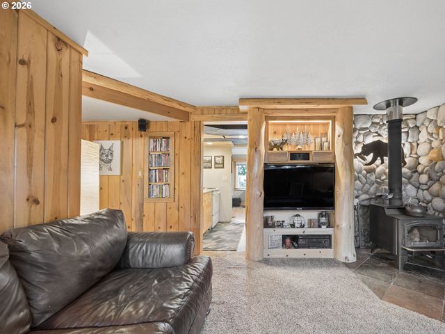 37950 Se JONSRUD Ln, Sandy, OR 97055