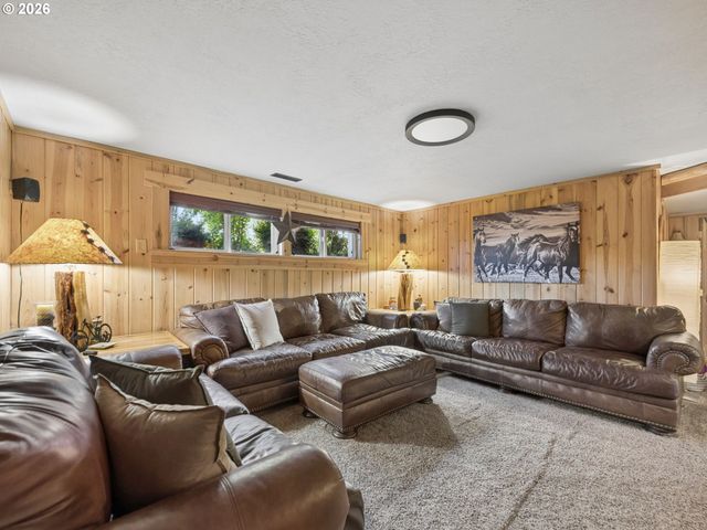 37950 Se JONSRUD Ln, Sandy, OR 97055