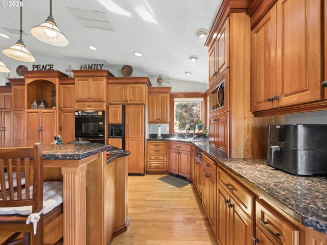 37950 Se JONSRUD Ln, Sandy, OR 97055