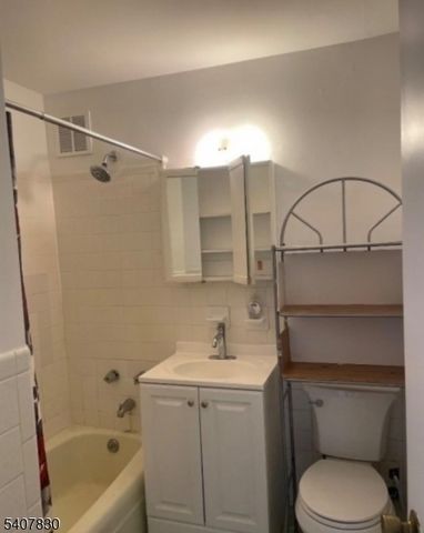 704 North Broad St. 6D D, Elizabeth City, NJ 07208