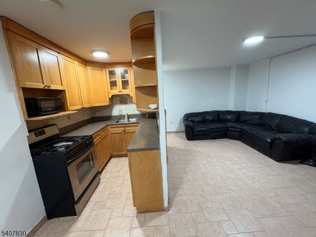 704 North Broad St. 6D D, Elizabeth City, NJ 07208