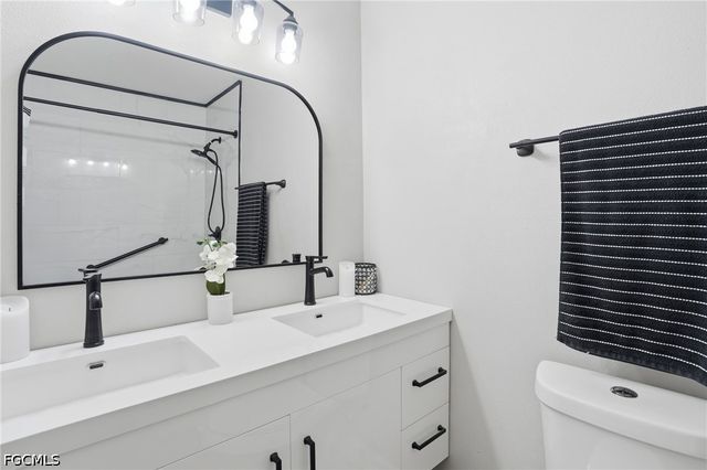 5692 Foxlake DR, North Fort Myers, FL 33917