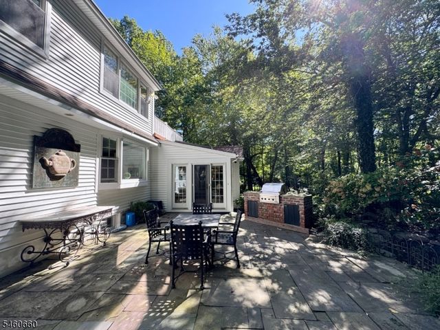 463 Laurel Ln, Kinnelon Boro, NJ 07405