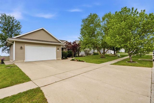 2407 Green Creek Road, Cedar Falls, IA 50613
