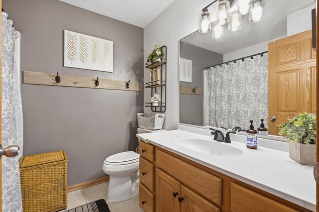 2407 Green Creek Road, Cedar Falls, IA 50613