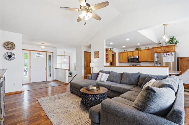 2407 Green Creek Road, Cedar Falls, IA 50613