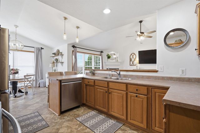 2407 Green Creek Road, Cedar Falls, IA 50613