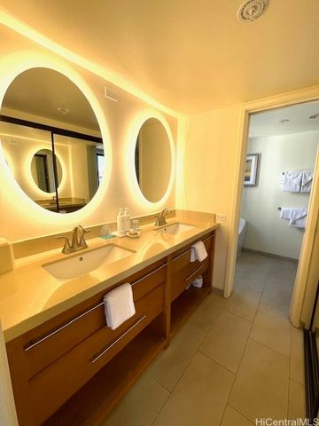 2470 Kalakaua Avenue 2401, Honolulu, HI 96815