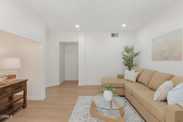 146 Symphony Lane, Oak Park, CA 91377
