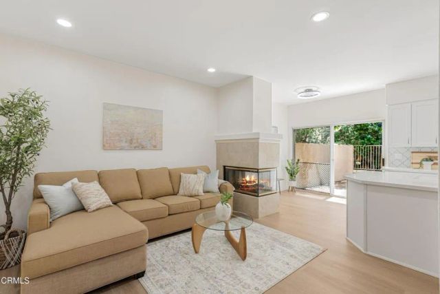 146 Symphony Lane, Oak Park, CA 91377