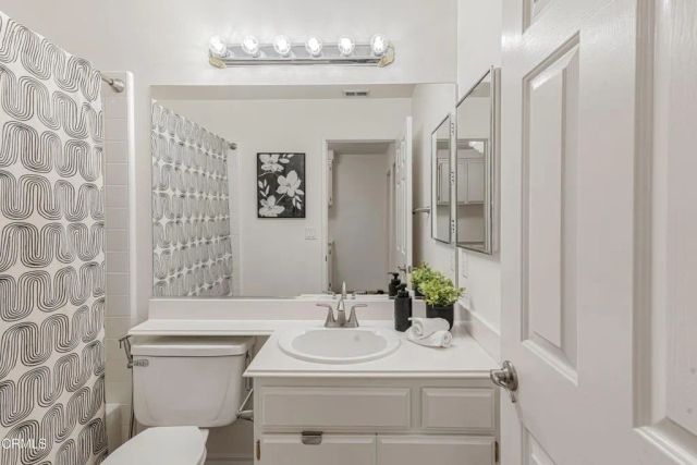 146 Symphony Lane, Oak Park, CA 91377