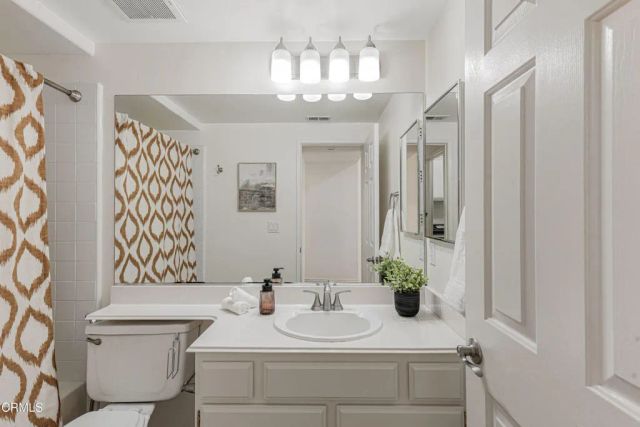 146 Symphony Lane, Oak Park, CA 91377