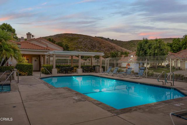 146 Symphony Lane, Oak Park, CA 91377