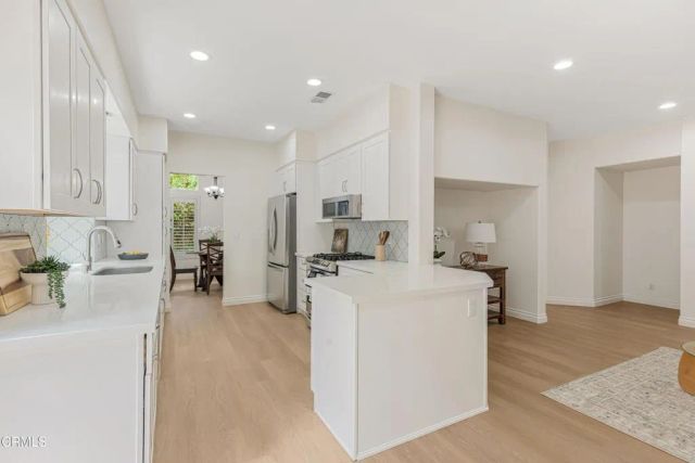 146 Symphony Lane, Oak Park, CA 91377