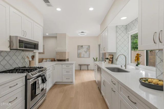 146 Symphony Lane, Oak Park, CA 91377