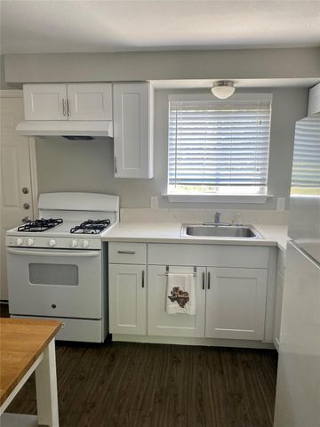 400 Swanee DR A, Austin, TX 78752